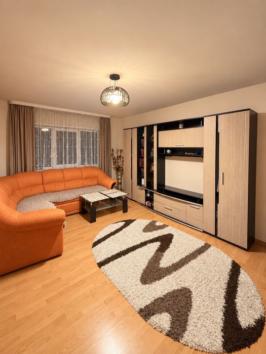 Apartament cu doua camere decomandat - zona Prima Shops