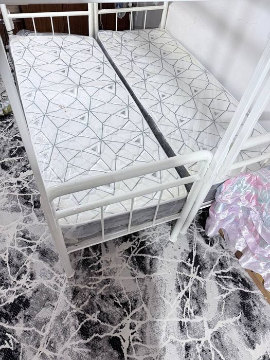 Продается отличном состоянии железный кровать.