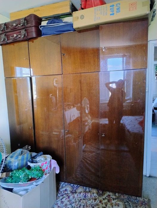 Подарявам гардероб, холна гарнитура, легла