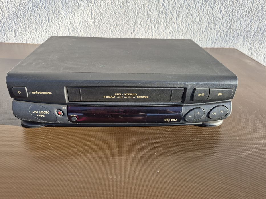 Vând video casette recorder Universum model VR778