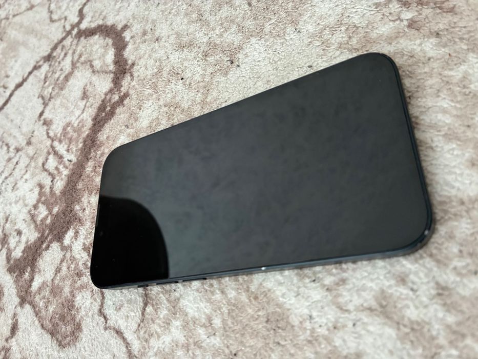 Продава се iPhone 13
