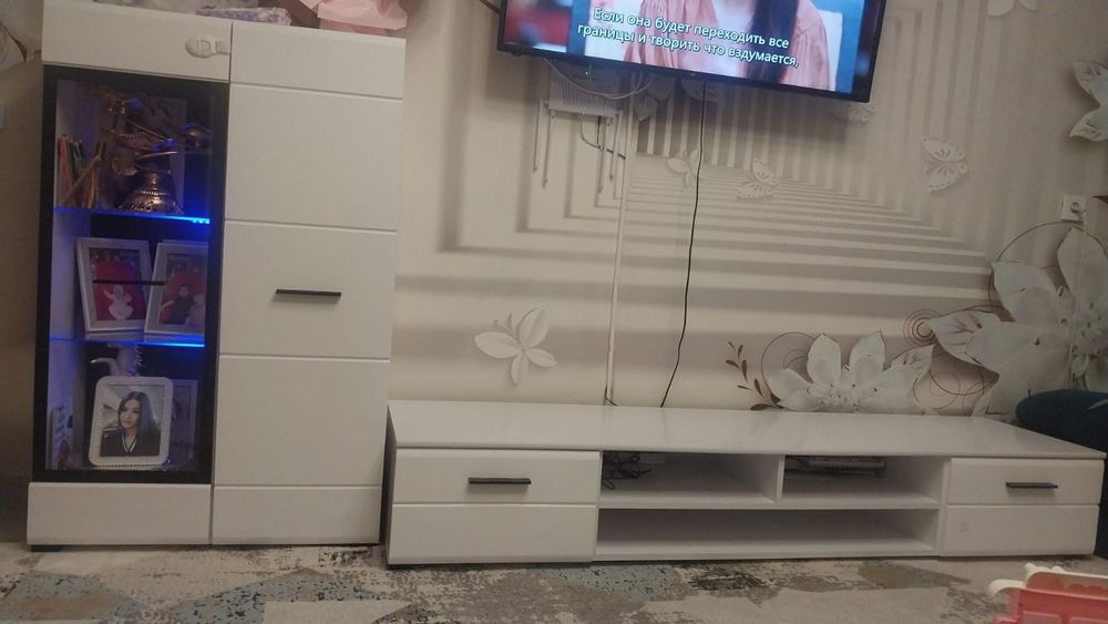 Продам горку в гостиную