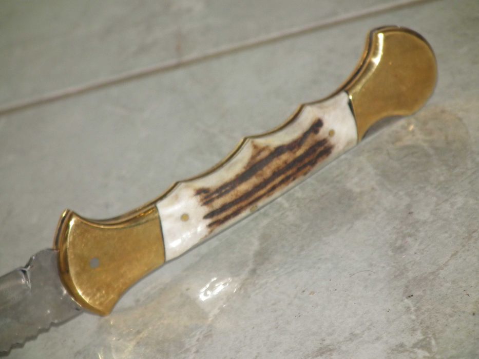 Briceag de vánátoare cu plásele din corn Nagy István back lock
