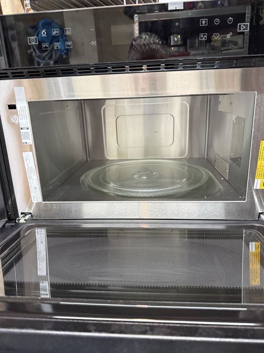 Продавам  микровълнова фурна за вграждане Whirlpool