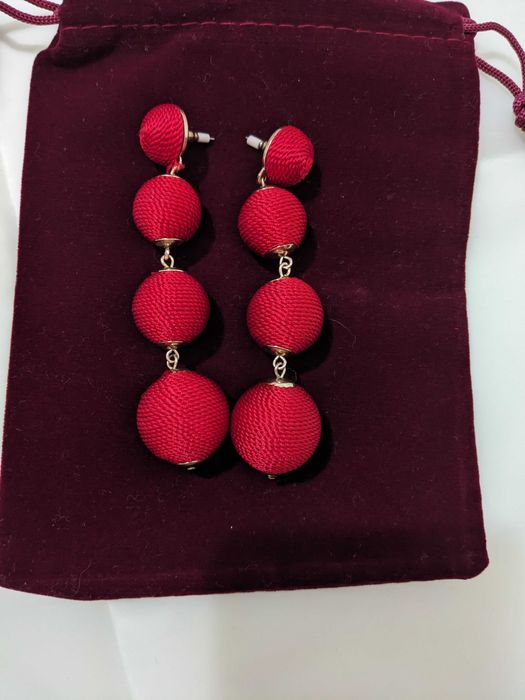 Cercei statement lungi, tip bilă, roșii, ca noi