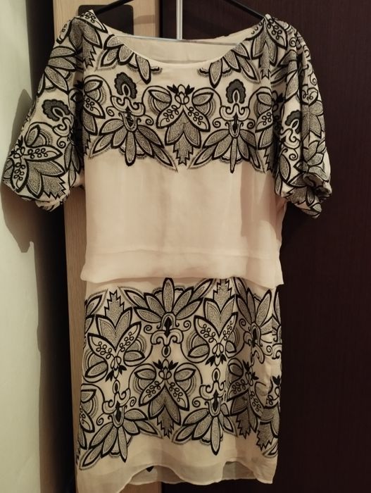 Продам платья 44 размера