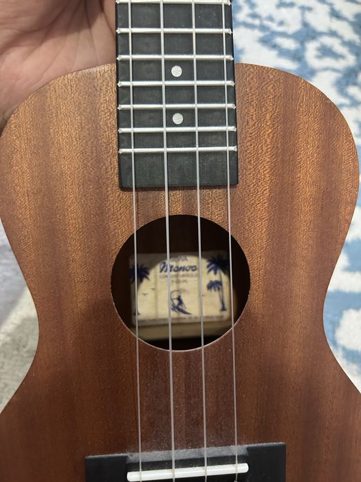 Продаю гитару Укулеле