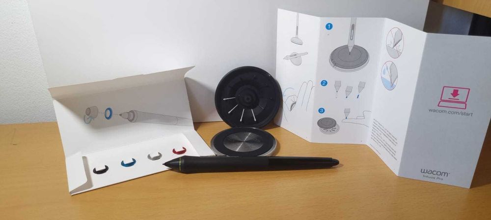 Tabletă grafică Wacom IntuosPro M PTH-660 + creion WacomPro +accesorii