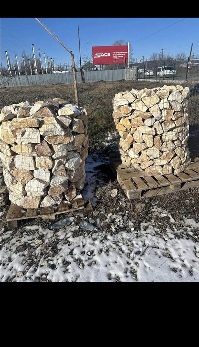 Bolovani decorativi și piatră naturală