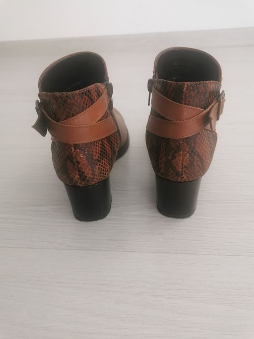 Botine din piele