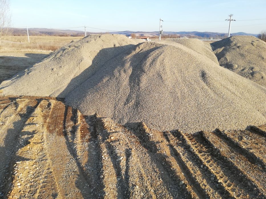 Transport produse de balastiera, sort, nisip si balast