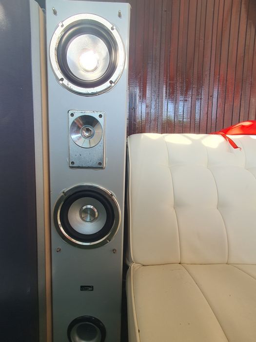 Boxe audio de podea