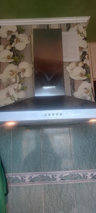 Продам вытяжку на кухню