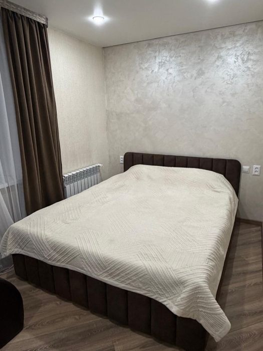 Квартира с джакузи и красивым видом на город.