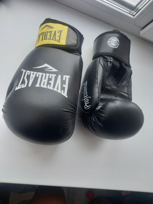 Продаётся перчатки боксёрские