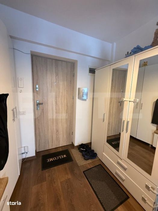 Apartament 3 camere, decomandat, etaj intermediar, lift, parcare si bo