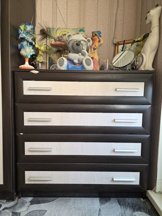 Продам комод и стенку для зала