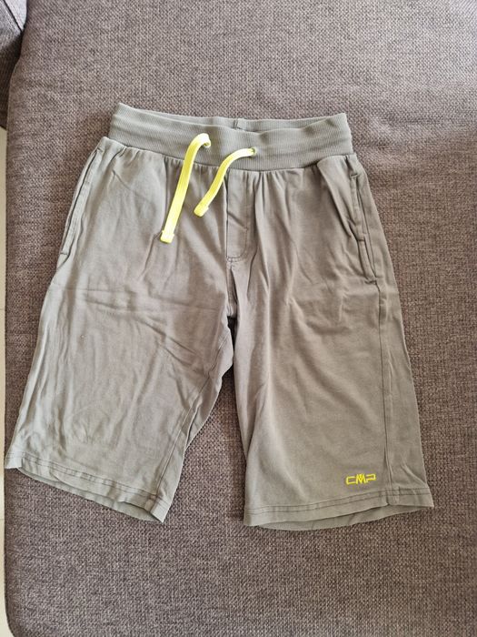 Подарявам детски панталони за момче