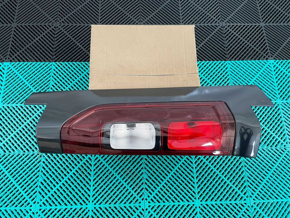 Lampa Renault Trafic 3 Vivaro 2014+ stanga dreapta originale Renault