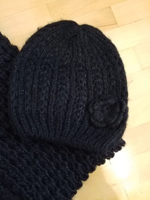 Set fular și căciulă MOA. Nou.