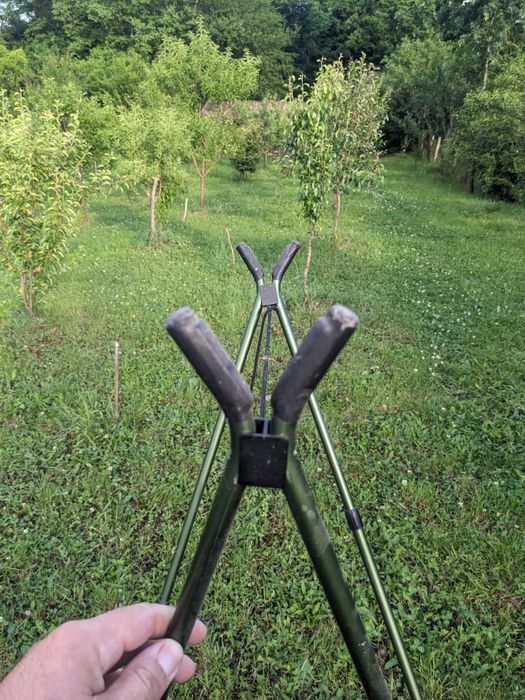 Zgarda Garmin Astro 320 + 2 buc  colar T 5  si alte articole de vanatoare+ articole pentru vanatoare.