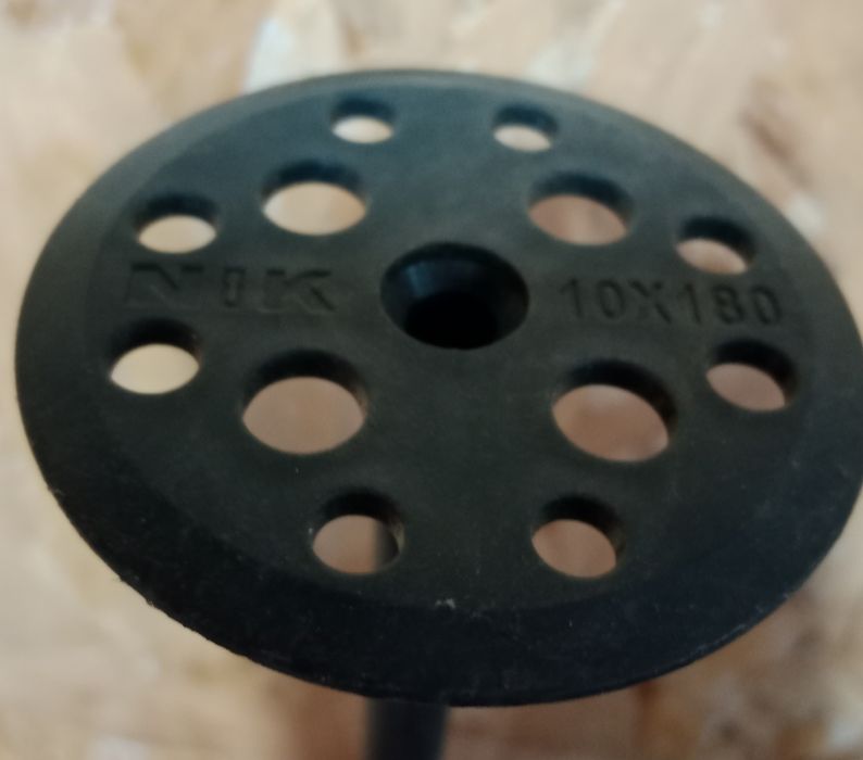 Дюбель для монтажа утеплителя.