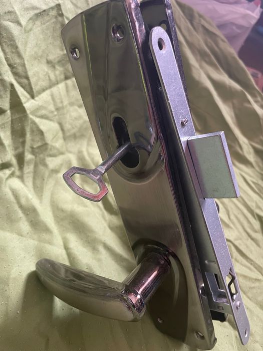 Yale de diferite tipuri