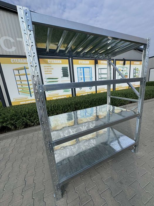 Метални стелажи с метални рафтове