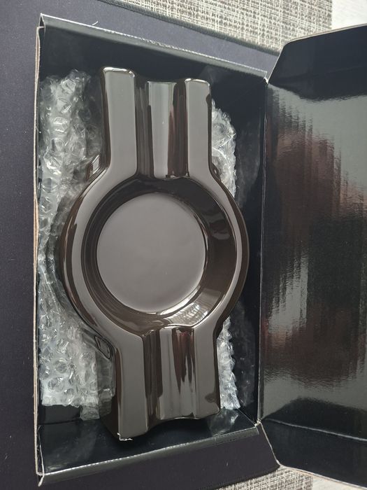 Пепелник за пури нов