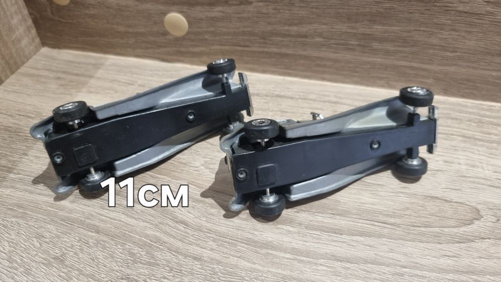 Две метални колички