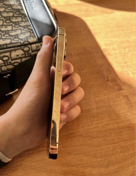 Продам Iphone 13 pro