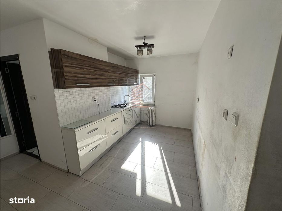 Apartament 3 camere semidecomandat, Velenta