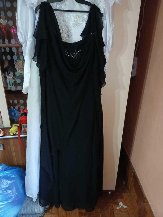 Vand rochie de ocazie nouă