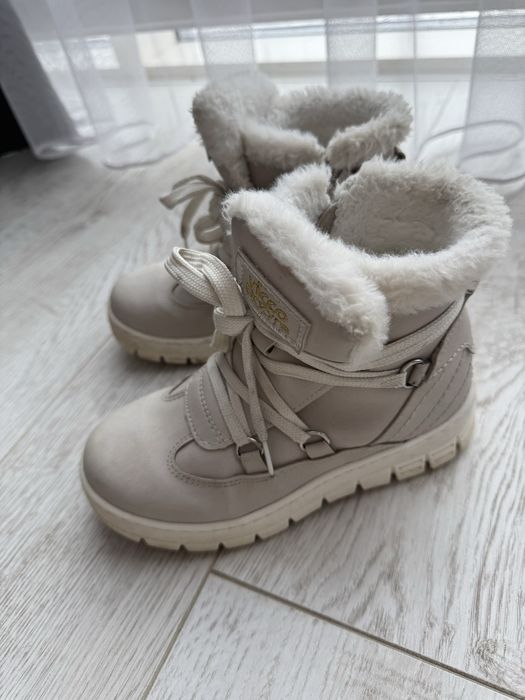 Продам сапожки vicolo