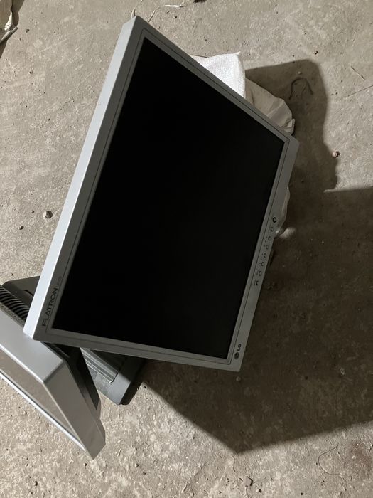 Мониторы продаю недорого