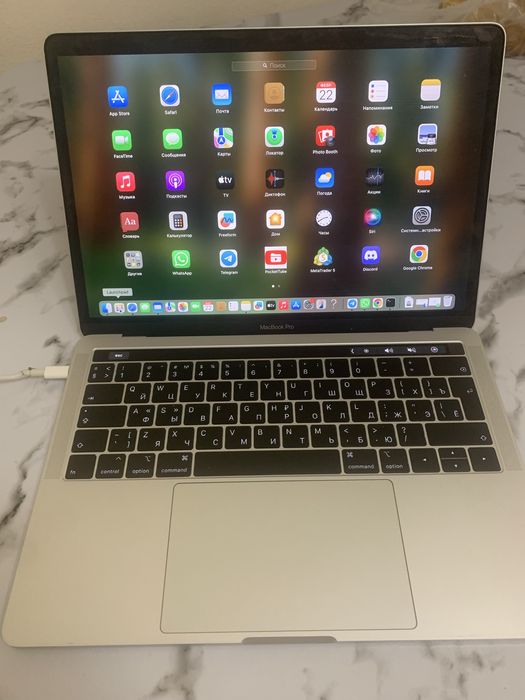 Macbook pro 13 (2019год)