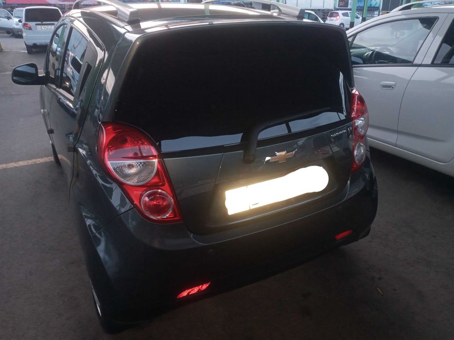 Продается SPARK 2022 год автомат газ метан пробег 38000