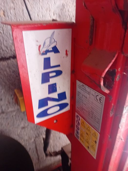 Crepator lemne hidraulic