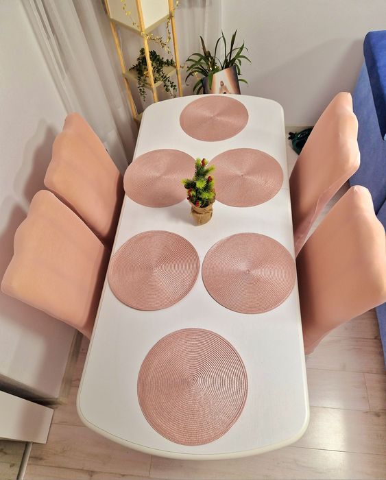 Masa, scaune, 6 huse roz pal 6 naporne roz pal