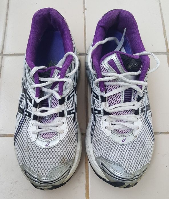 Adidaşi mărimea 38