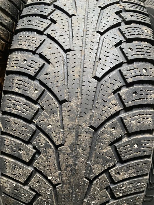 На 17 275/65 Нокия 4 шт в нал