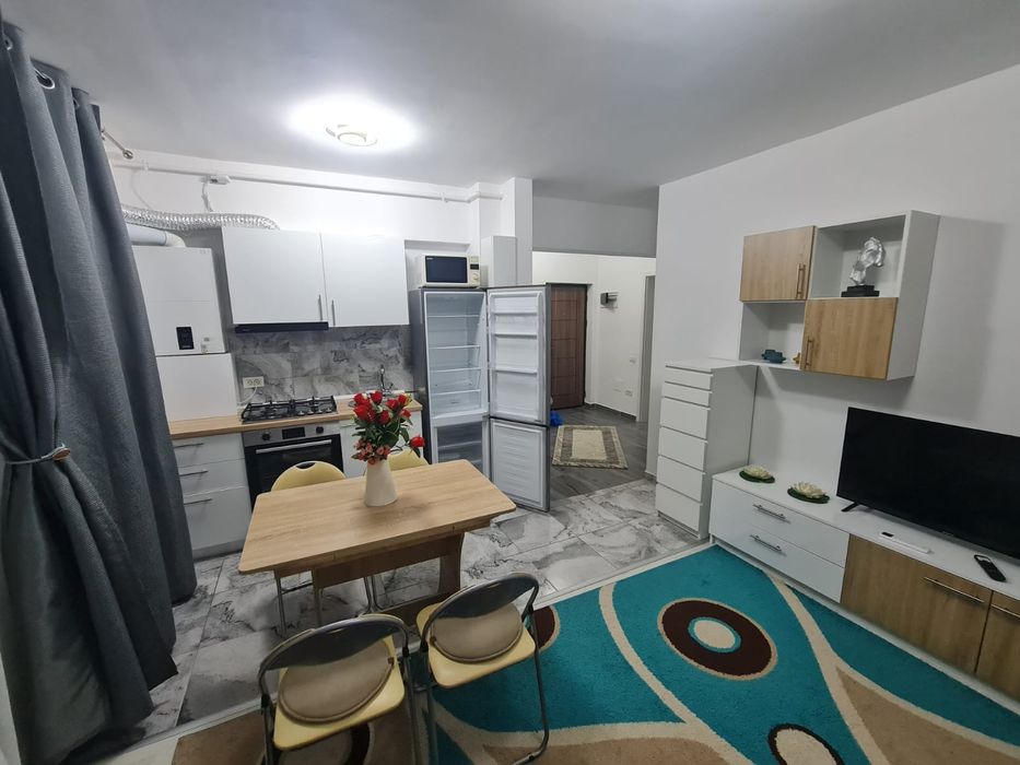 Închiriez apartament cu 3 camere