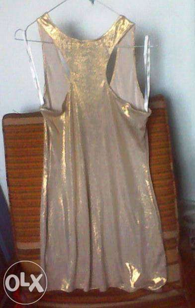 rochie aurie Dorothy Perkins pt. petreceri și evenimente