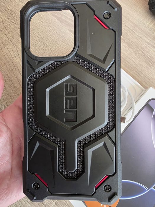 Husa UAG Monarch Pro iPhone 16 Pro Max  impecabila