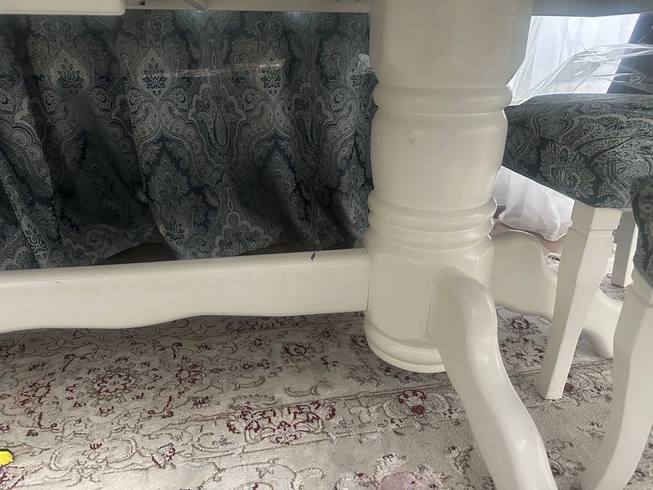 Стол со стульями