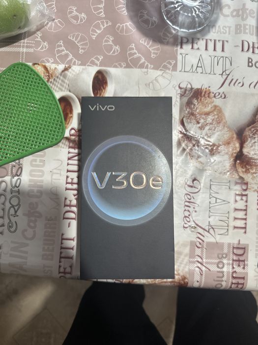 Продам телефон Vivo V30e