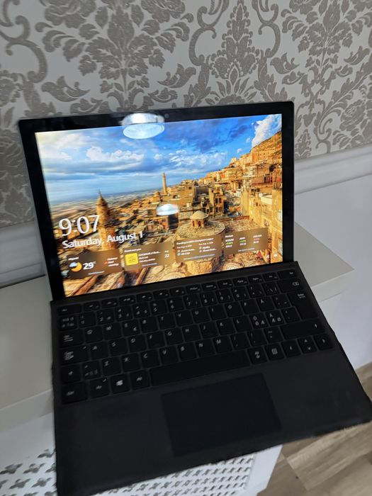 Tableta Microsoft Surface cu Windows