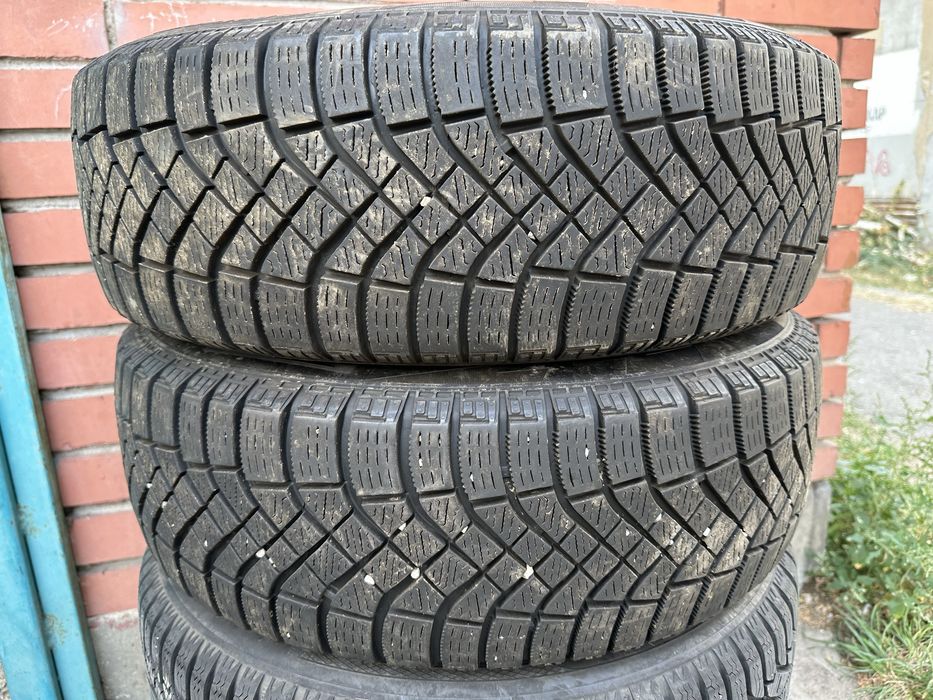 Продавам 2бр. Зимни гуми 185/60/15 Pirelli / Пирели