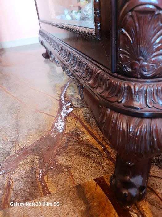 Ofer vitrină lemn masiv, aproximativ 90 ani vechime, design deosebit.