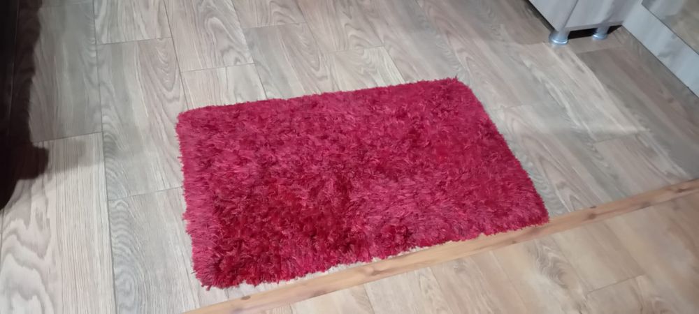 Vând covor rosu 3bucati